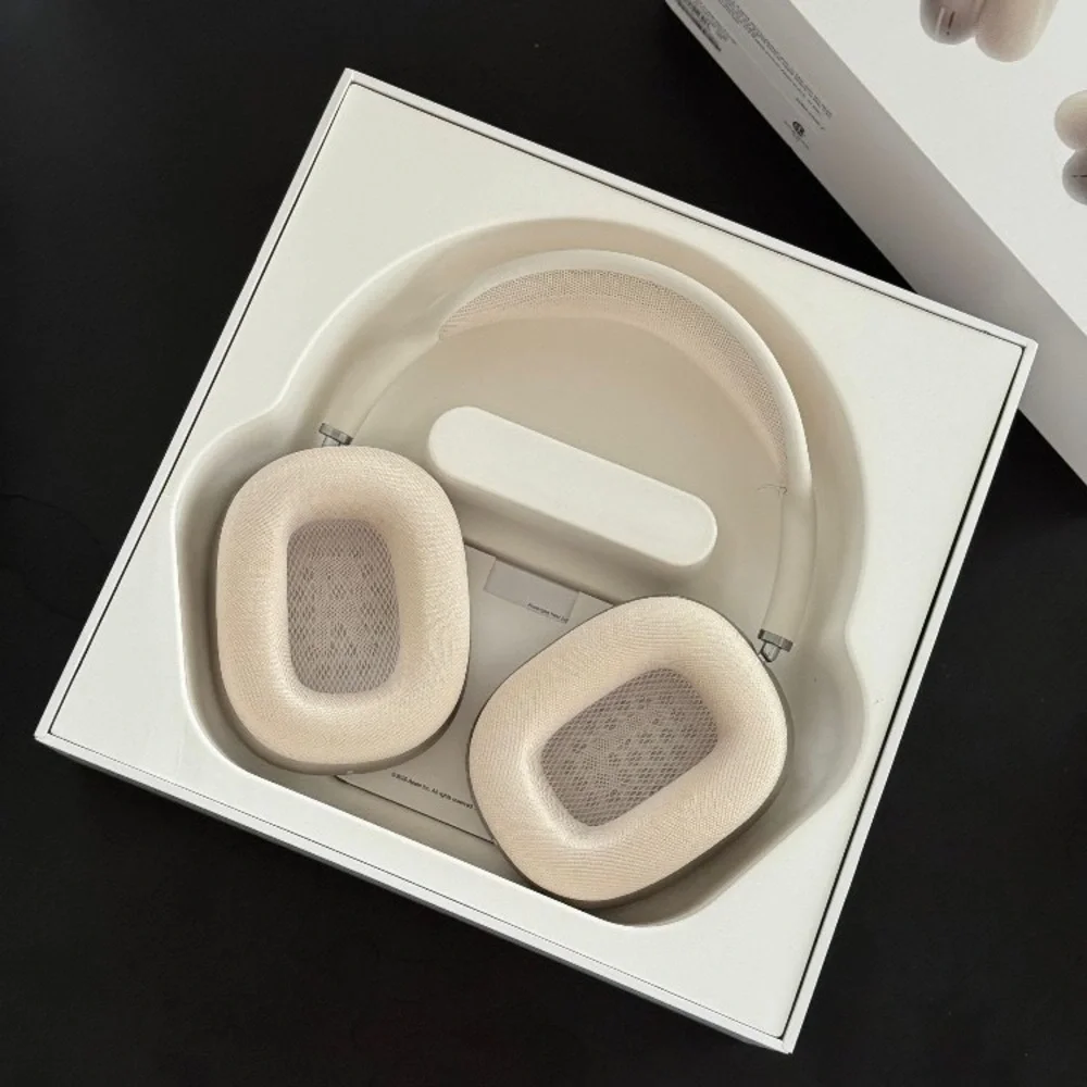 AirPods Max 2 - Starlight - Picture 2 of 6